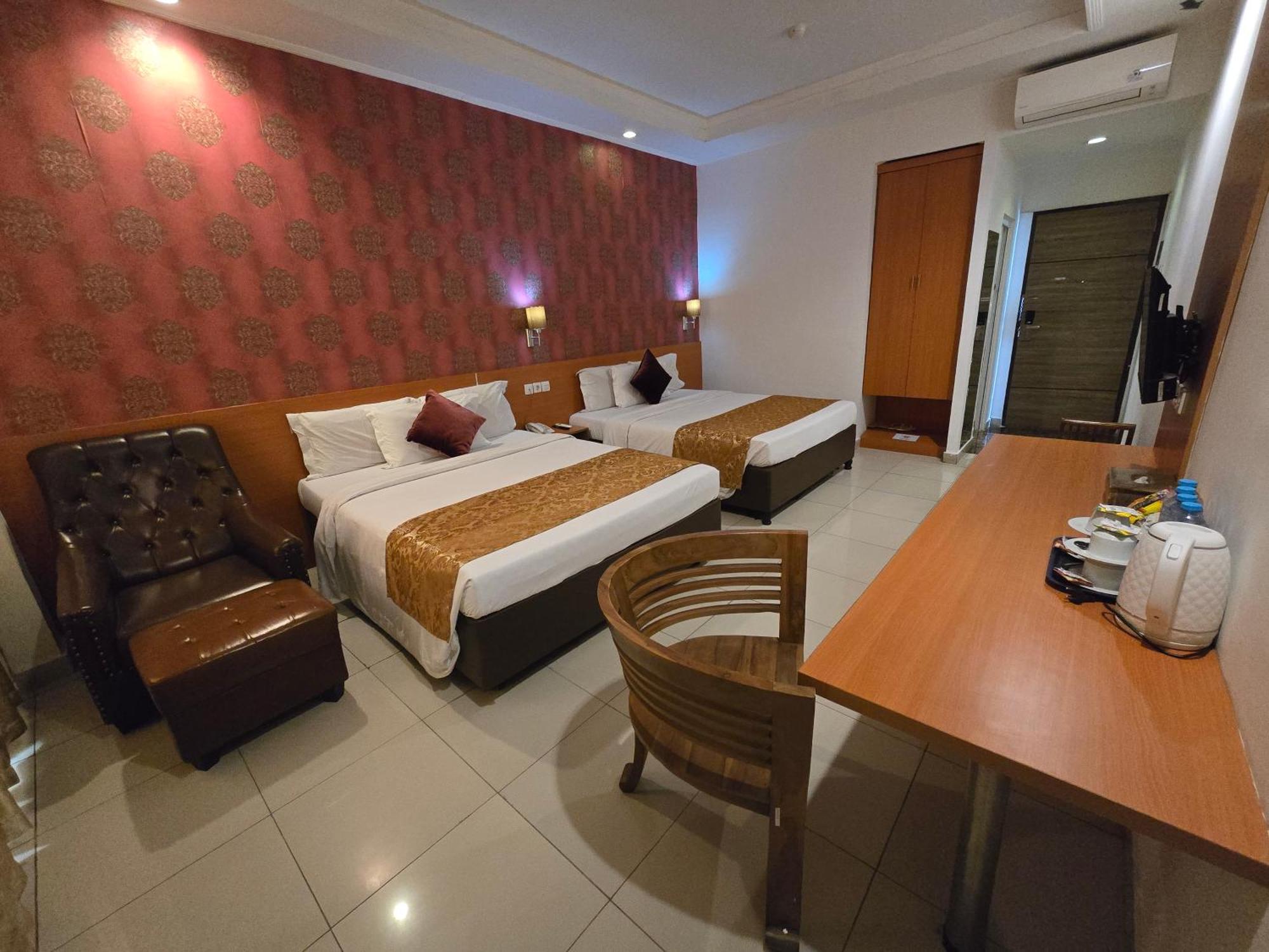 Marilyn Hotel Серпонг Экстерьер фото